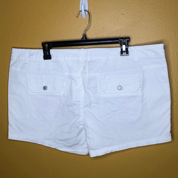 Mossimo White Mid-Rise Midi Shorts 18 New - Picture 2 of 6